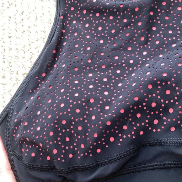 LULULEMON Colour Me Quick High Neck Sports Bra Light Support Size 4 Black EUC - Picture 2 of 9